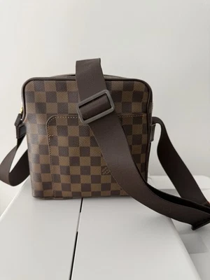 Bolsa tiracolo/ombro Louis Vuitton OLAV PM tamanho - Imagem 1 de 4