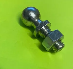 Tachón de bola macho de acero de 10 mm con rosca M6 x 1,00 y tuerca de bloqueo (1) - Imagen 1 de 1