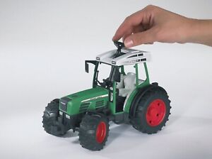 Bruder Spielzeug 02100 Fendt 209S Traktor, Schlepper, Trecker Bulldog 2100 Neu
