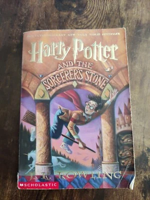 1999 Гарри Поттер и философский камень первое издание первый выпуск книга в мягкой обложке  - Изображение 1 из 4