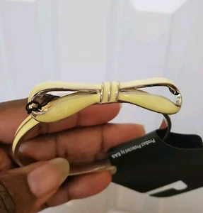 Rue 21 Ribbon Bow Bangle Silver Toned Enamel Slide On Bracelet Light Yellow NEW - Picture 1 of 1