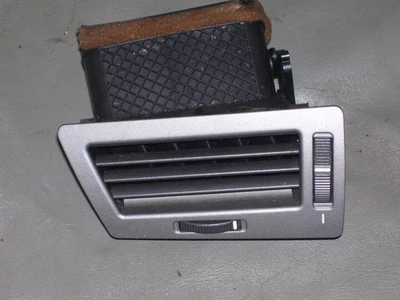 OEM 2002 BMW 745i front left dash gray air vent outlet 64228223334 / 14121810 Foto 1 de 4