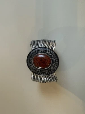 Brazalete Premier Designs Southwestern Rojo Especias Acrílico Cabachon Tono Plateado Foto 1 de 4