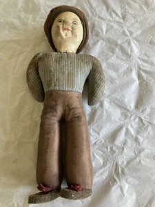 Antike Puppe mit Ledergesicht sieht sehr alt aus - Bild 1 von 9
