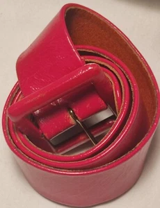 Cinturón de cuero rojo Marshall Field hebilla cubierta vintage - Imagen 1 de 4