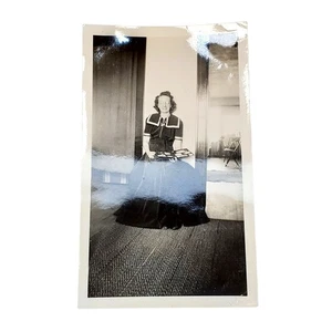 Vtg Young Lady Looking at Album Original Monochrome Photography Found - Picture 1 of 4