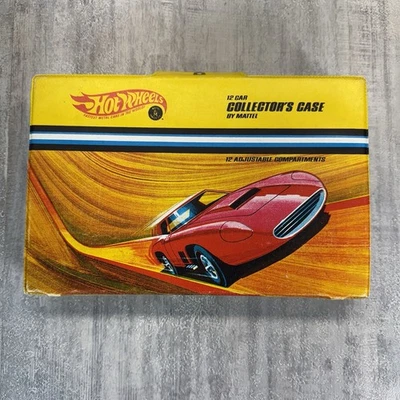 Vintage 1968 Hot Wheels 12 Car Collector’s Case Yellow Made In Canada Foto 1 de 4