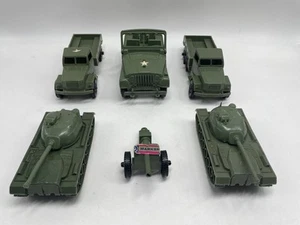 Vintage Green Plastic US Army Vehicle Lot (Tank, Truck, Jeep, Howitzer) - Picture 1 of 9
