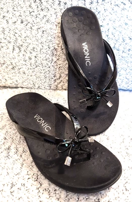 Sandalia Vionic Bella II charol negro tanga arco soporte talla 7 Foto 1 de 4