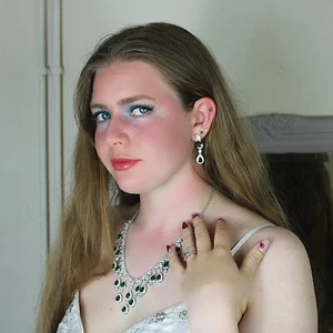 WHITE GOLD FINISH Green Emerald Pear Cut Waterfall Created Diamond Jewellery Set - Picture 1 of 5
