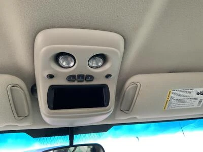 Consola central superior delantera usada se adapta a: Chevrolet Avalanche 1500 2004 techo con commu Foto 1 de 4