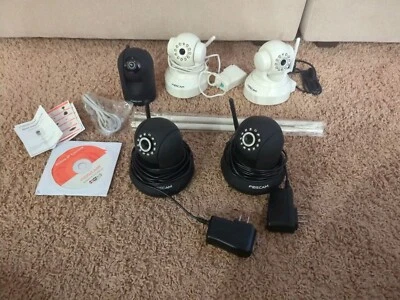 Cámara IP inalámbrica Foscam - 5 en total - Leer descripción - 3 funcionando, 2 desconocidas Foto 1 de 4