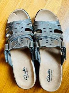 NEU Clarks Bendables Bronze Metallic Keilabsatz Pantoletten Sandalen Größe 5,5 - Bild 1 von 6