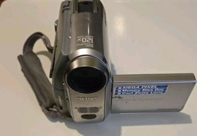 Sony Handycam DCR-HC40 Mini DV Camcorder Camera Bundle With Charger And Battery - Image 1 of 4