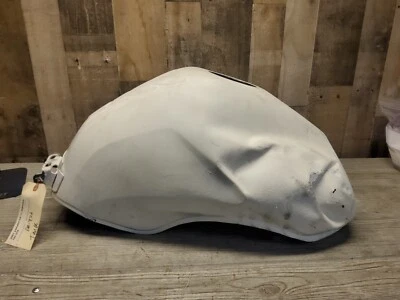 2007 07 04-09 YAMAHA FZ6 GAS TANK FUEL CELL PETROL RESERVOIR WHITE DENTED - Image 1 of 4