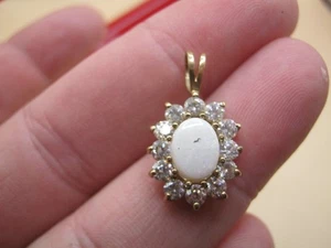 Vintage 9k Yellow Gold Opal Pendant & - Chunky Example - 2.5gm - Picture 1 of 5