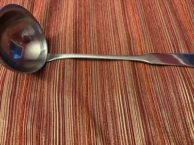 Cuchara para servir de acero inoxidable con cucharón de violín Solingen Alemania 18/10 Foto 1 de 4