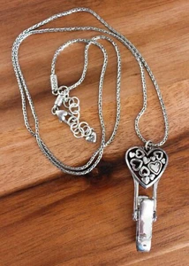 Brighton schwimmendes Herz langes Schlüsselband Silber Kette Halskette Abzeichen Halter - Bild 1 von 7