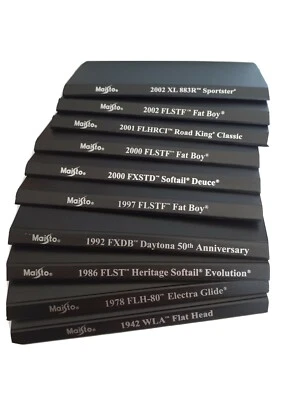 Lotto Supporti Piantane Modellini Harley Davidson scala 1/18 Maisto 10 pezzi - Immagine 1 di 4