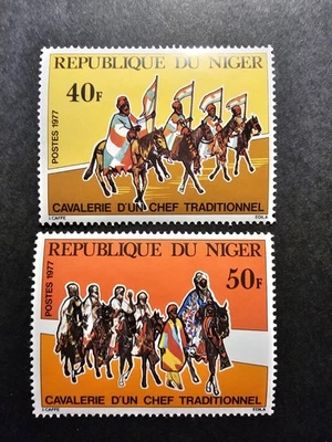 TIMBRE NIGER CAVALERIE D'UN CHEF TRADITIONNEL N°407/408 NEUF SANS GOMME 1977 - Photo 1/2