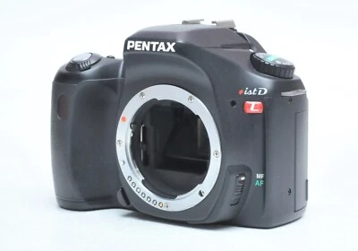 PENTAX *IST DL 6.1MP DIGITAL SLR CAMERA BODY 780 - Image 1 of 3