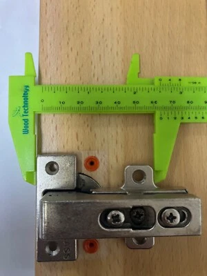 ¡NUEVO! Bisagra de césped serie 1000 clip, con resorte y placa de cierre automático Foto 1 de 4