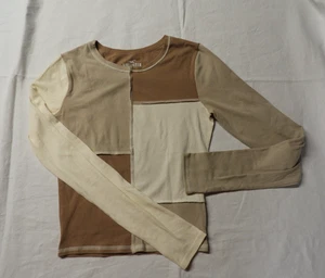 Hollister - Women's T Shirt - Must Have Collection - Brown & Tan - XS - EUC - Picture 1 of 3