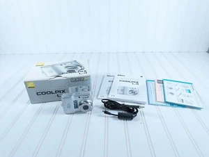 Nikon Coolpix L4 Compact Digital Camera Silver w/ Manuals & Box - Tested - Picture 1 of 8