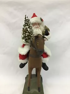 Bethany Lowe Santa en caballo de juguete (una pieza decorativa navideña vintage) - Imagen 1 de 6