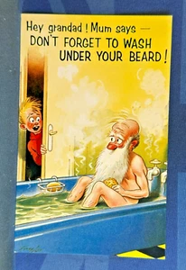 Bamforth Comic Postkarte 60er Jahre NICHT VERGESSEN UNTER DEM BART ZU WASCHEN Nr 2329 - Bild 1 von 2