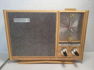 Vintage Sears Silvertone Clock Radio TESTED Radio Works, Clock Doesn't - Picture 1 of 3