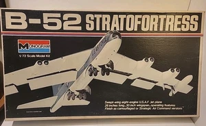 Monogram B-52 Stratofortress Modellbausatz im Maßstab 1:72 - Bild 1 von 18