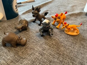 LA GUARDIA DEL LEONE FIGURE RE LEONE X 6 OTTIME CONDIZIONI - Foto 1 di 1