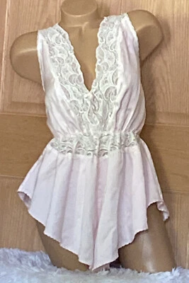 De Colección Peluche ROSA Encaje Justo Slip Flutter Tap Panty Body Mono Sujetador CHANTILLY Foto 1 de 4