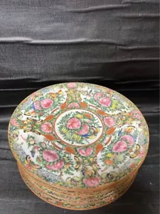 Antique early 20th century rose medallion dinner plates. set of 7 - Picture 1 of 24