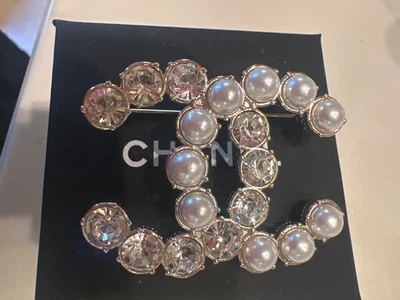 CHANEL CC silver Tone With Pearl Metal Rhinestone Pin Brooch Vintage with a box - Image 1 of 4