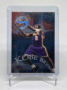 1999-2000 Fleer Focus Soar Subjects Kobe Bryant #8SS Los Angeles Lakers - Bild 1 von 2