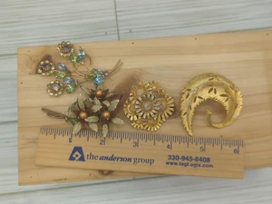 Vintage Flower Brooch Pins Lot 1960's - Picture 1 of 10