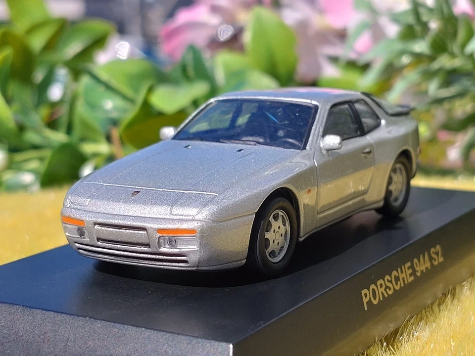 Porsche / 944 S2 / 1981 / 1/64 Diecast Car / Kyosho Foto 1 de 4