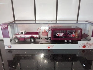 M2 Machines Cherry Coke 1970 Chevy C60 1969 Camaro SS Maßstab 1:64 TW14 21-20 - Bild 1 von 4