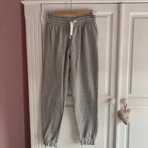 Boys Girls H&M Grey Jogging Bottoms Size XS - Picture 1 of 3