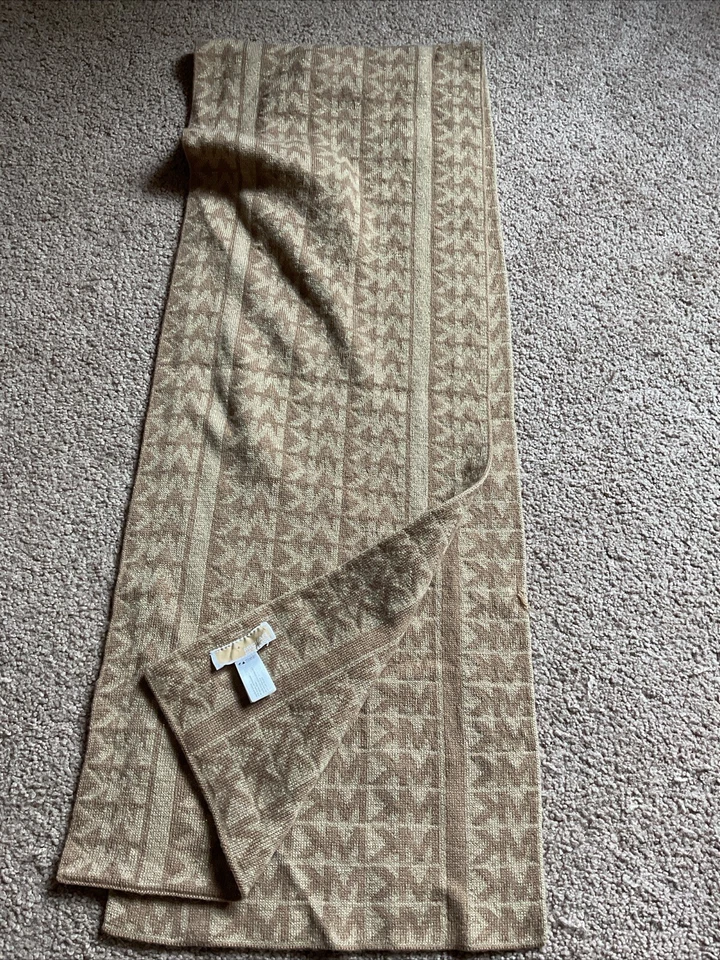 Bufanda inicial Michael Michael Kors, acento metálico dorado Foto 1 de 4