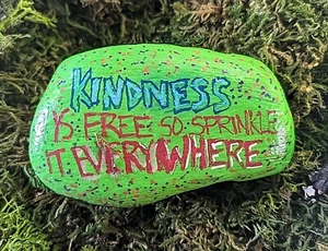 HAND PAINTED RIVER STONE ART "KINDNESS IS FREE" by Yellow Paw Collectible Rocks - Picture 1 of 5