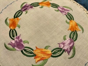 Sweet Purple/Yellow Tulip Circle Vintage Hand Embroidered Centrepiece - Picture 1 of 4