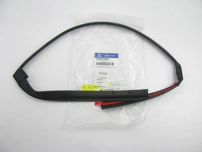 NUEVO GENUINO Puerta Trasera SELLO DE RESISTENCIA SUPERIOR DERECHA FABRICANTE DE EQUIPOS ORIGINALES para Hyundai Azera 12-17 Foto 1 de 3