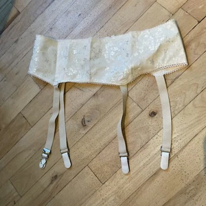 Vintage Vanity Fair Garter Belt Womens Size 32 Nude Lingerie Rayon/cotton Floral - Picture 1 of 7