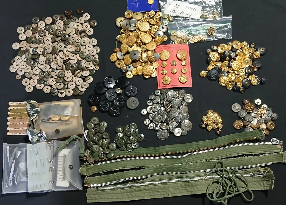 Huge Lot of Genuine Original U.S. Military Buttons WW2 to Present - Hundreds - Image 1 of 4