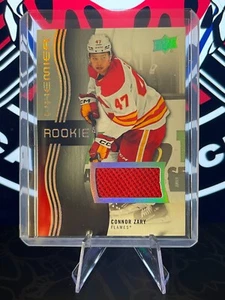 23-24 UD PREMIER ROOKIE PATCH CONNOR ZARY Calgary Flames - Foto 1 di 2