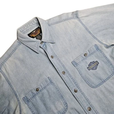 Camisa de mezclilla mediana Harley-Davidson para hombre manga corta bolsillos con cuello abotonado Foto 1 de 4