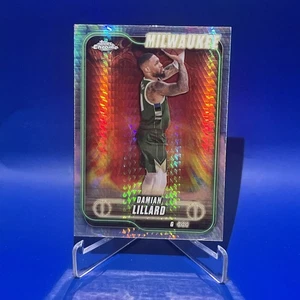 2025 Topps Chrome Base Pulsar #2 Damian Lillard Bucks - Picture 1 of 2